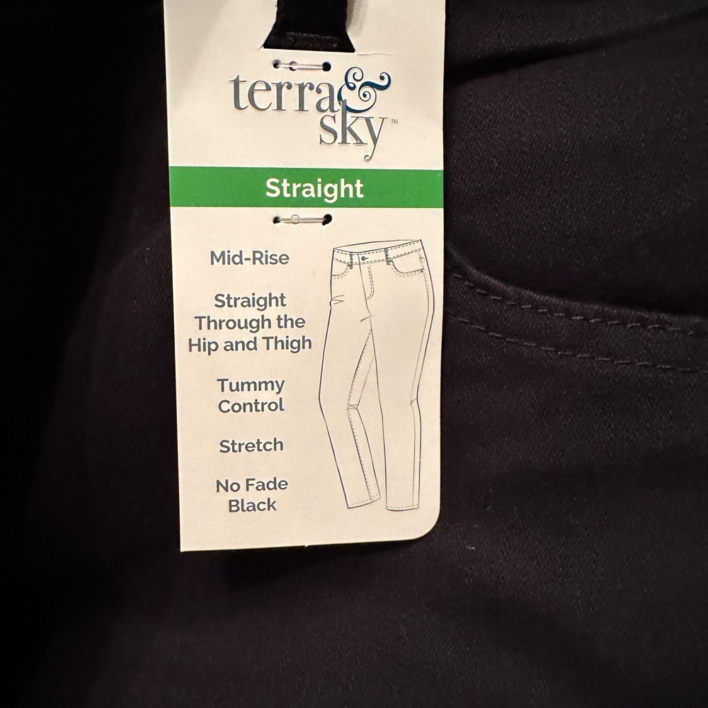 Terra & Sky Women’s Plus Size 24W Mid-Rise Straight Black Jeans Generous Fit NWT - Picture 4 of 6